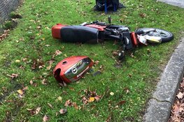 Bromfietser gewond na botsing