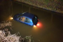 Auto te water gereden in Opmeer