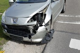 Veel schade bij ongeval met twee auto&#39;s in Opmeer