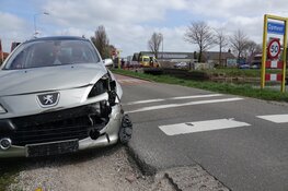Veel schade bij ongeval met twee auto&#39;s in Opmeer