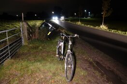 Auto te water in Hoogwoud, bestuurder meegenomen naar bureau