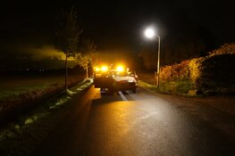 Auto te water in Hoogwoud, bestuurder meegenomen naar bureau