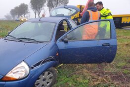Bestuurster verliest macht over het stuur een belandt in sloot in Hoogwoud