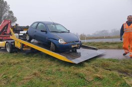 Bestuurster verliest macht over het stuur een belandt in sloot in Hoogwoud