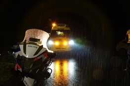 Auto te water in Hoogwoud, bestuurder gewond