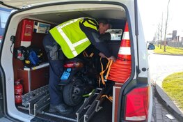 Ongeval tijdens scooterbijeenkomst in Opmeer, bestuurder gaat er vandoor