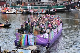Canal Parade Pride Amsterdam in volle gang (fotoalbum)