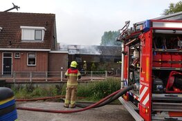 Flinke brand legt schuur in de as in De Weere