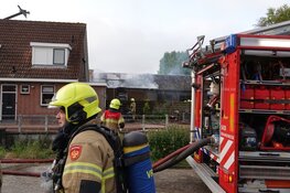 Flinke brand legt schuur in de as in De Weere