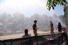 Meerdere personen bevangen door hitte tijdens Ironman Westfriesland. Ambulances rijden af en aan in centrum Hoorn