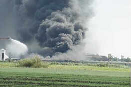 Zeer grote brand in Hensbroek, rook in wijde omtrek te zien