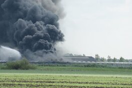 Zeer grote brand in Hensbroek, rook in wijde omtrek te zien
