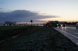 Gladheid treft West-Friesland: meerdere auto's te water en valpartijen