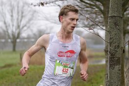 Edwin Sjerps klopt tweevoudig winnaar Michiels bij Kerstcross Opmeer