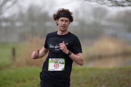 Edwin Sjerps klopt tweevoudig winnaar Michiels bij Kerstcross Opmeer