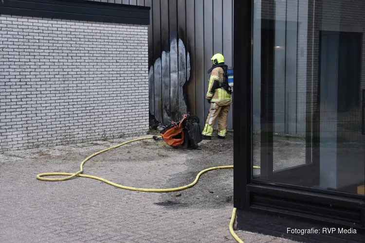 Containerbrand zorgt voor schade aan bedrijfspand in Opmeer