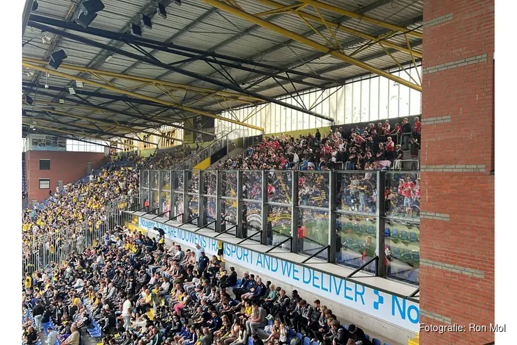 AZ wint op het nippertje van tien man van NAC