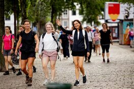 Roze slingers, zonneschijn en duizenden stappen tijdens Pink Ribbon Dam tot Dam Wandeltocht