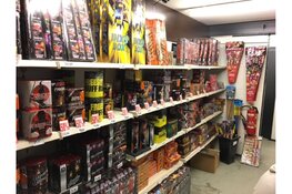 De vuurwerkverkoop bij Moped Brommer Shop — een familieverhaal sinds 1998