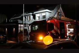 Brandweer blust schoorsteenbrand in Hoogwoud