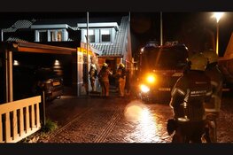 Brandweer blust schoorsteenbrand in Hoogwoud