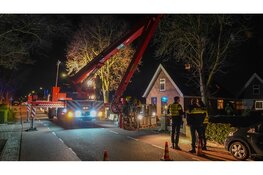 Grote vonken uit schoorsteen door woningbrand Aartswoud