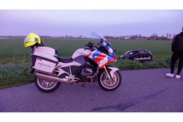 Auto belandt in sloot Spanbroek, bestuurder aangehouden