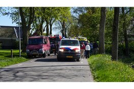 Motorrijder botst frontaal op personenauto en raakt ernstig gewond