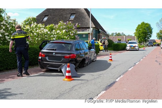 Veel schade nadat automobilist hek ramt in Aartswoud