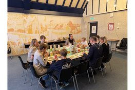 Burgemeestersontbijt met leerlingen van O.B.S. De Dubbele Punt: 'Een goede start maakt het verschil'